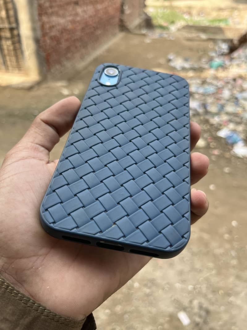 iPhone XR 3