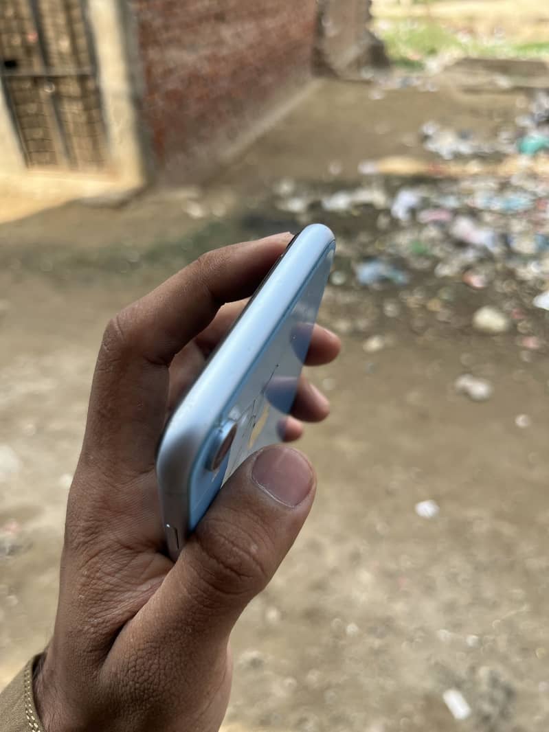 iPhone XR 5