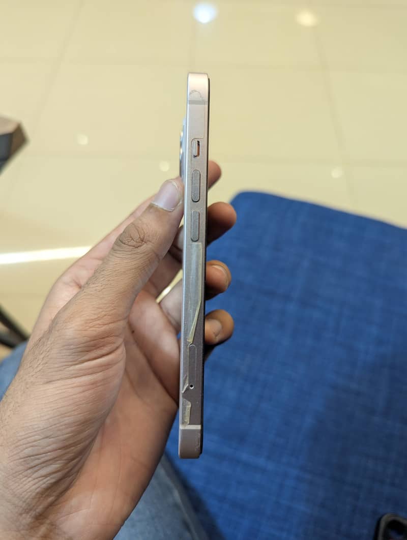 Apple iPhone 13 2