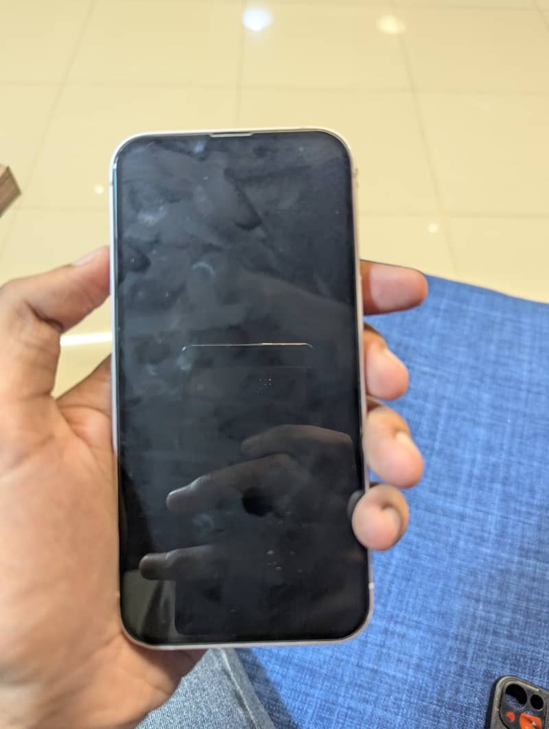 Apple iPhone 13 4