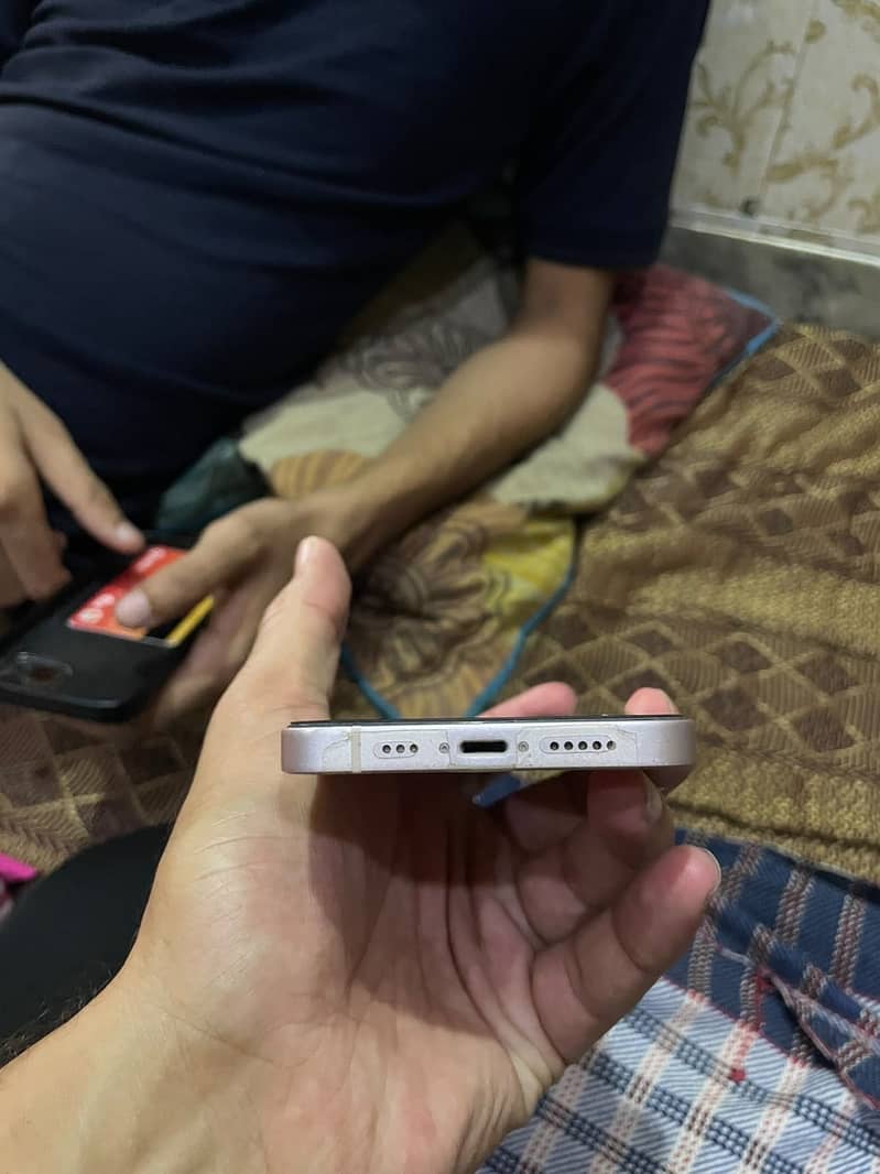 Apple iPhone 13 5