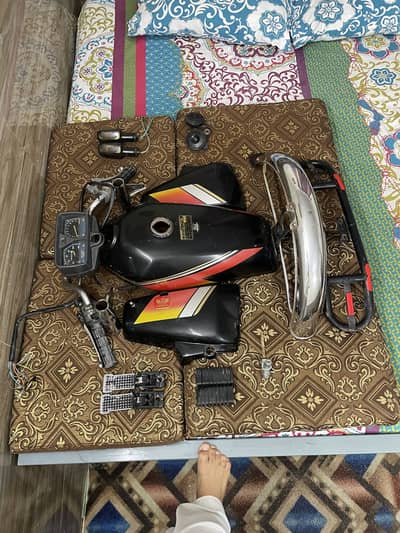 Asalamialikum  Honda 125 parts tanki tapy ……. .