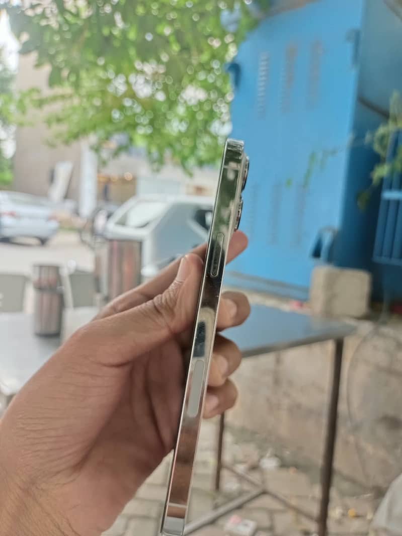Apple iPhone 13 Pro Max 0