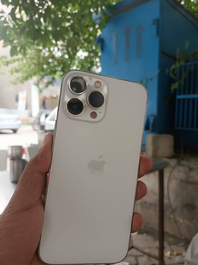 Apple iPhone 13 Pro Max 2