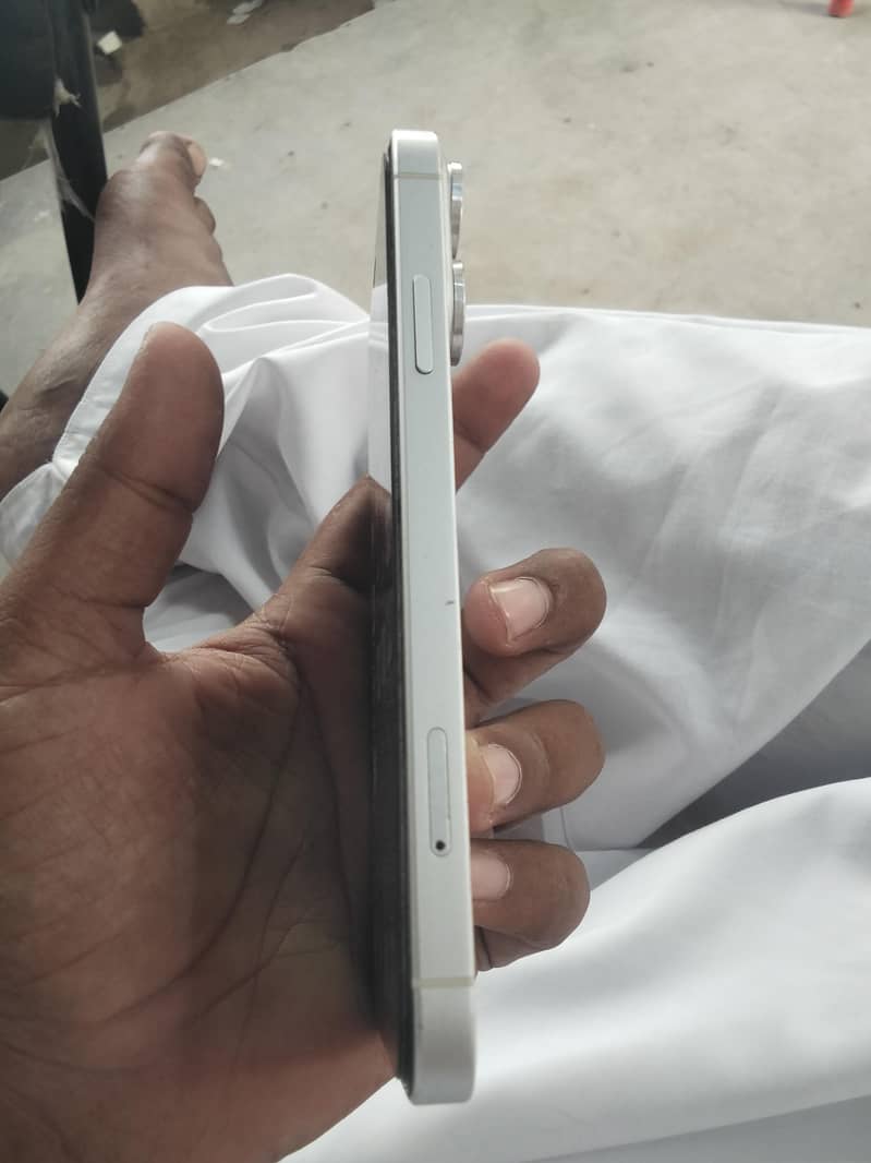 Apple iPhone XR 4