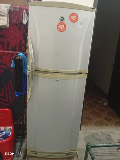 4 year use pel fridge old model full size