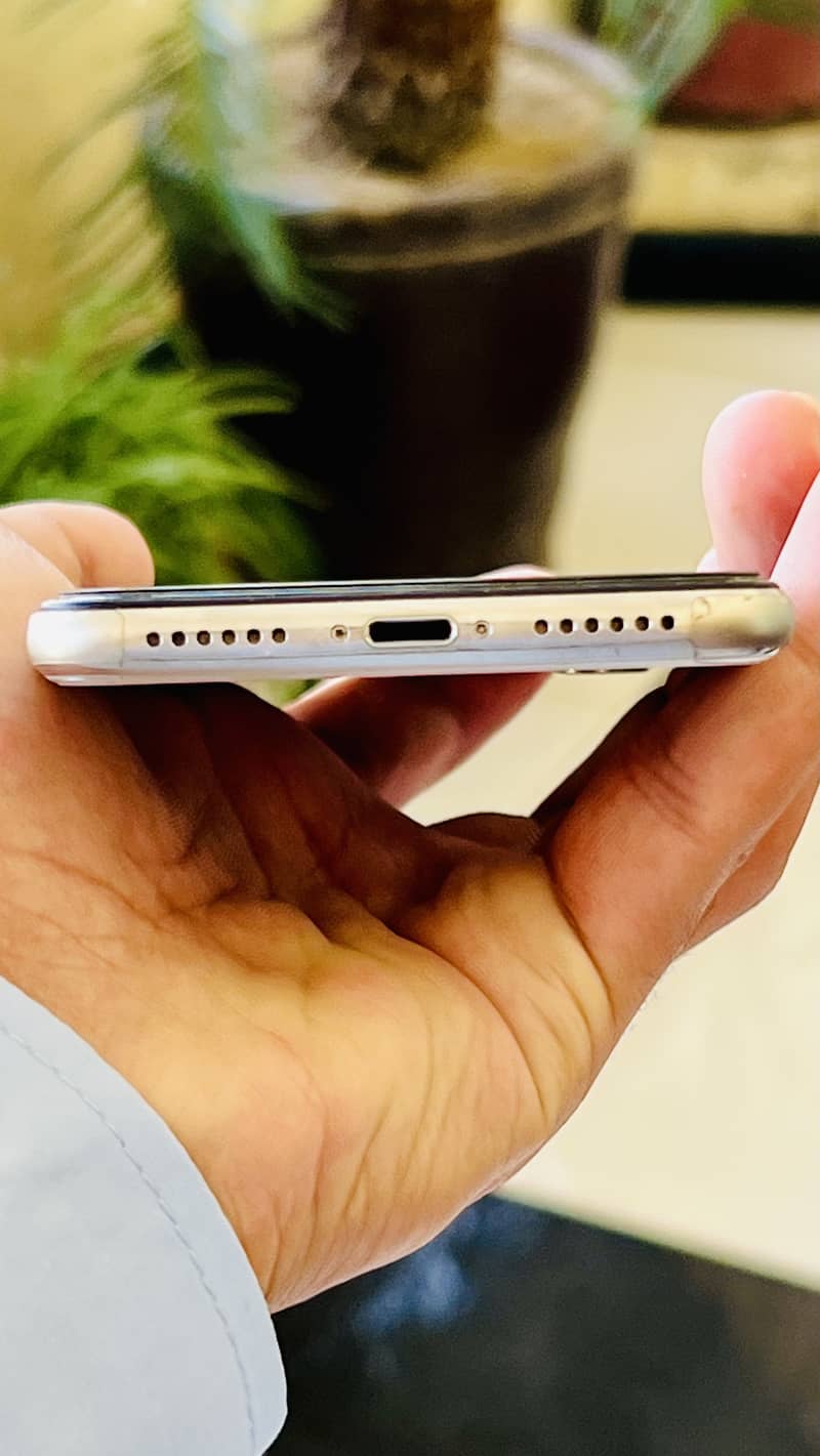 Apple iPhone X 3