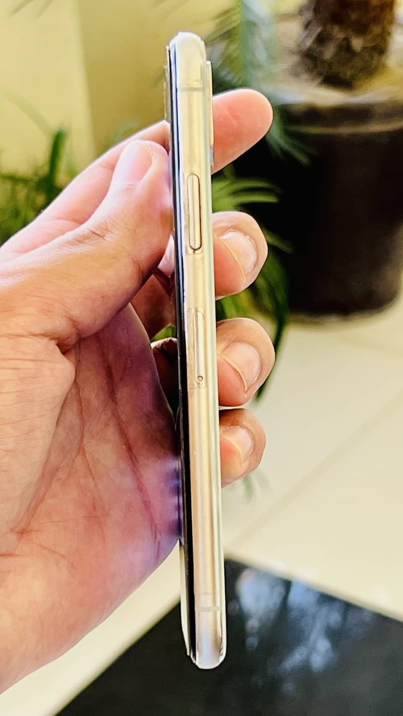 Apple iPhone X 5