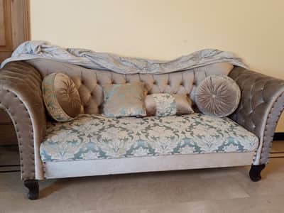 7 seater sofa set with curtains almost new with tables
