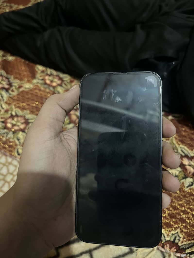 Apple iPhone 13 4
