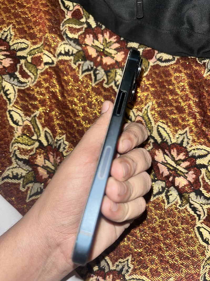 Apple iPhone 13 5