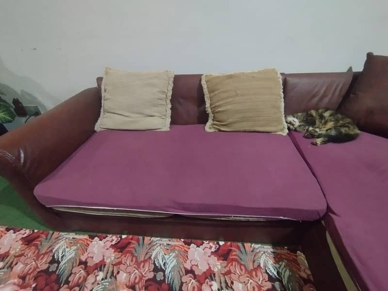 L shape sofa with center table 3