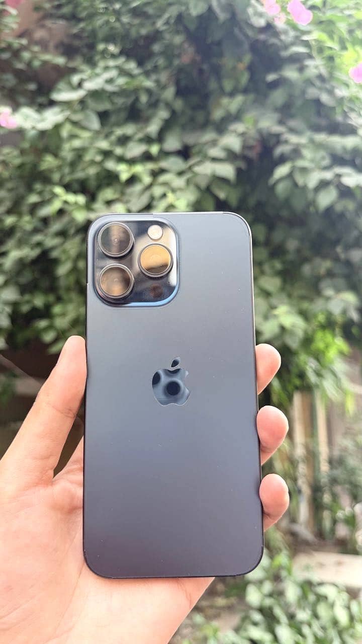 Apple iPhone 15 Pro Max 0