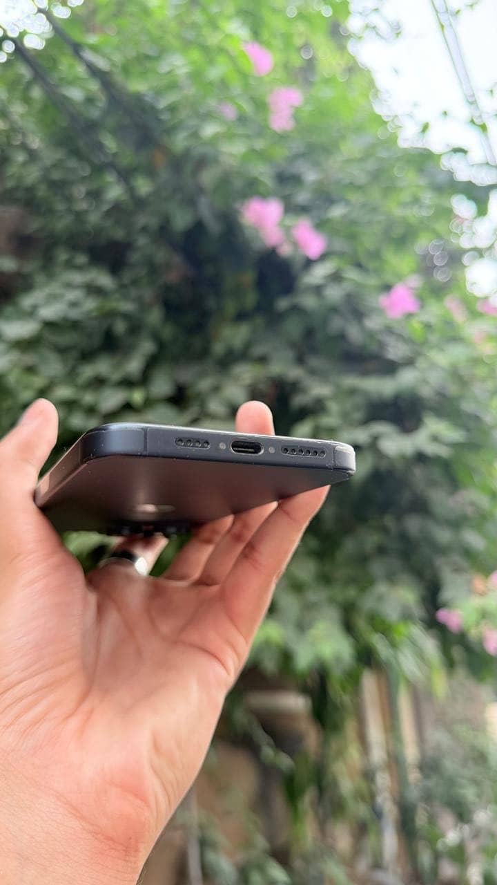 Apple iPhone 15 Pro Max 2