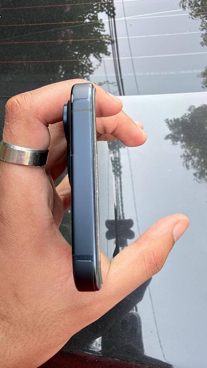 Apple iPhone 15 Pro Max 4