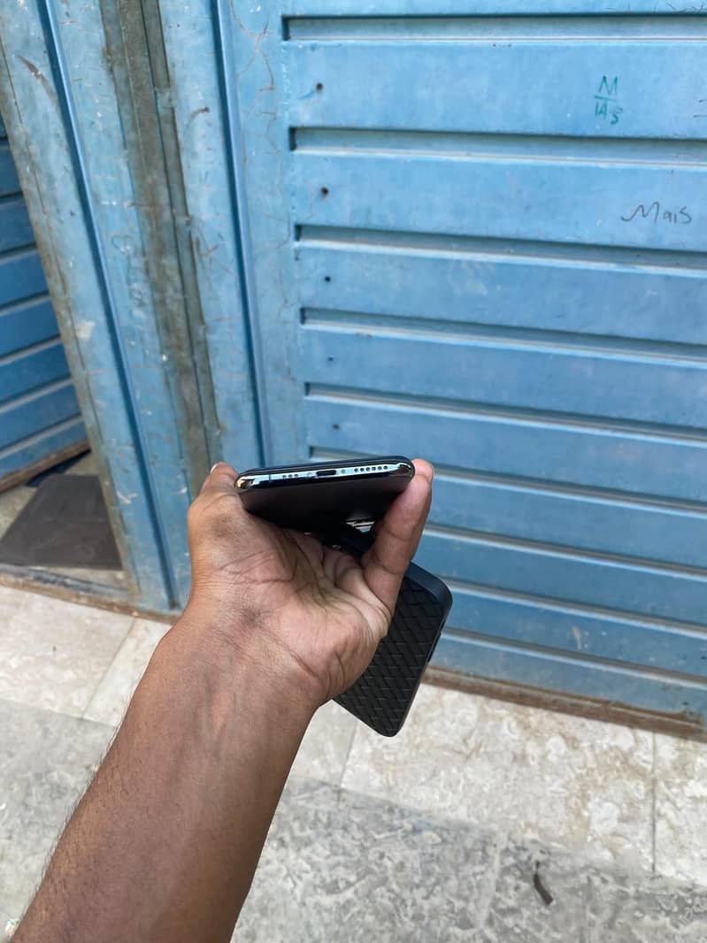 Apple iPhone 11 Pro 1