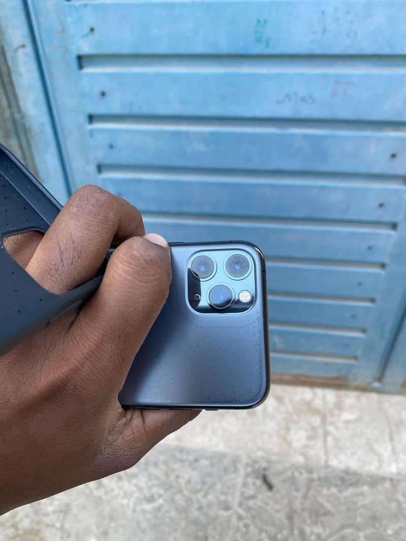 Apple iPhone 11 Pro 3