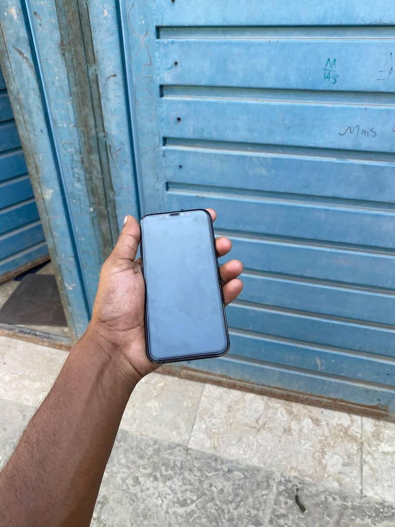 Apple iPhone 11 Pro 4