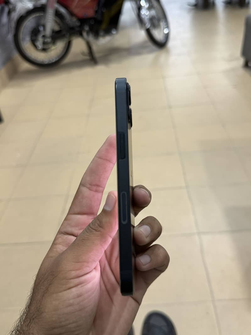 Apple iPhone 13 1