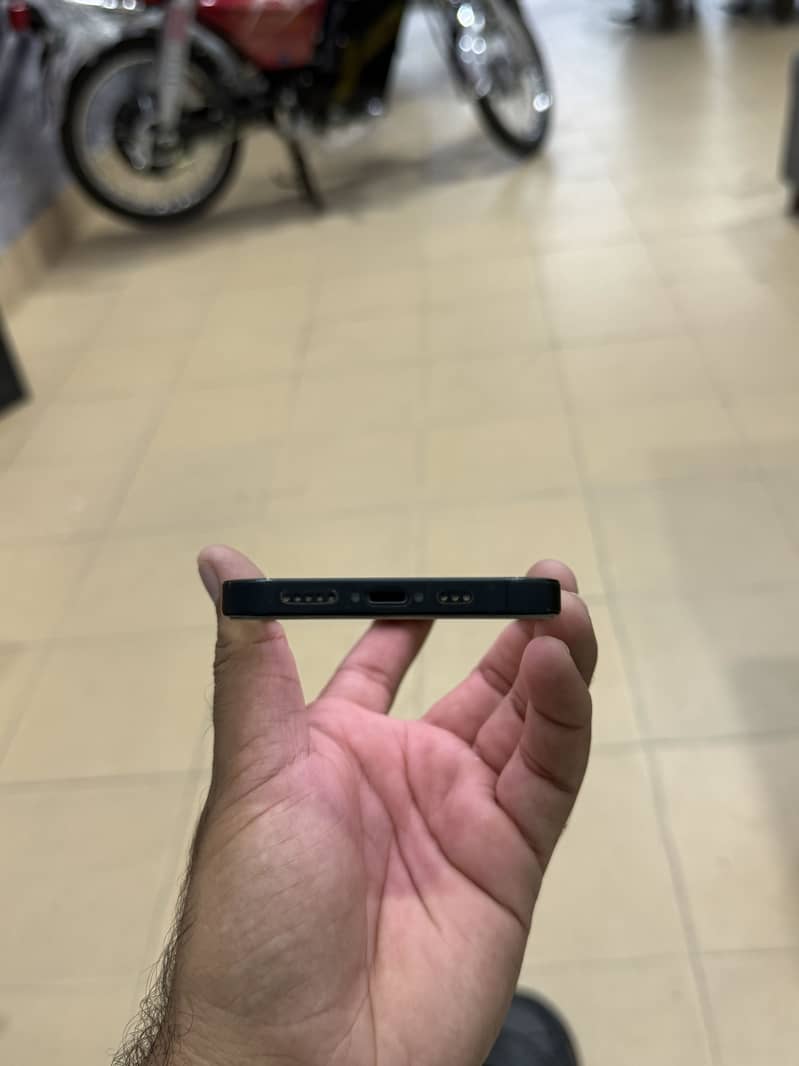 Apple iPhone 13 3