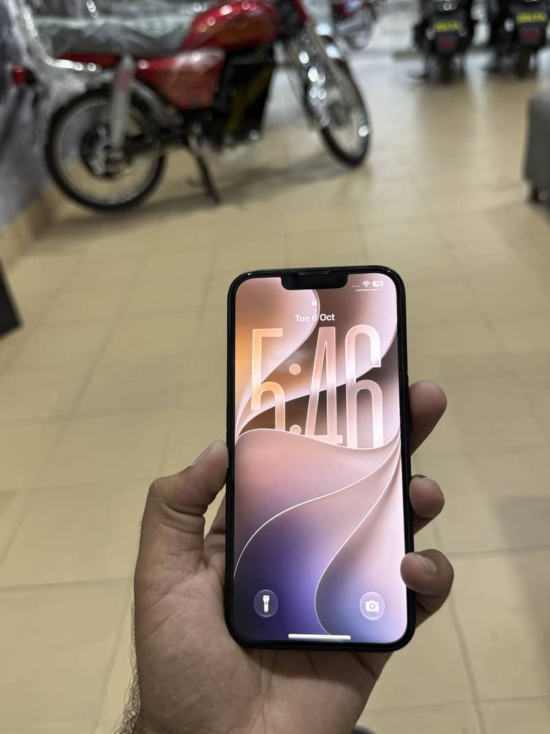 Apple iPhone 13 5