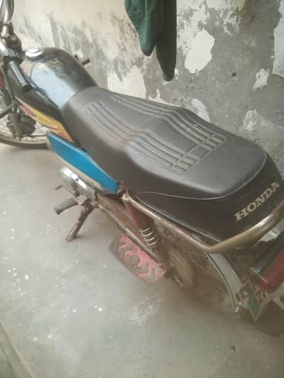 Jinan bick hai candishan apke samne hai chalne me thik hai enjan ok