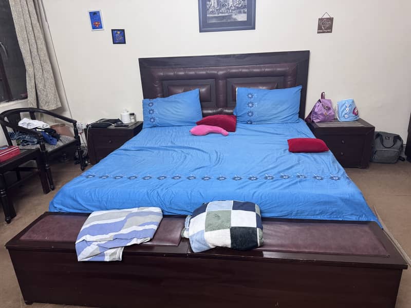 King size Bed 0