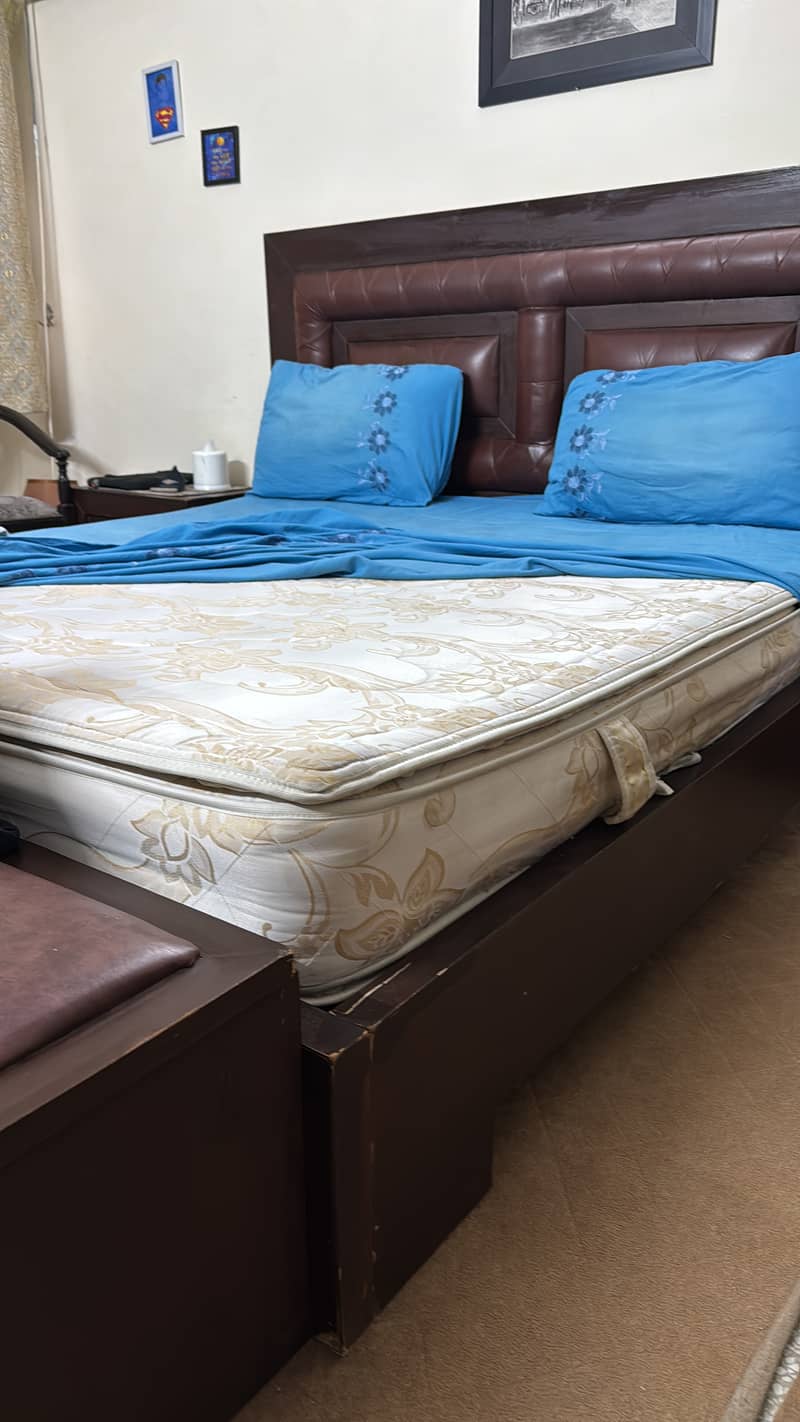 King size Bed 4
