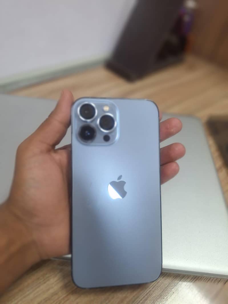 Apple iPhone 13 Pro Max 1