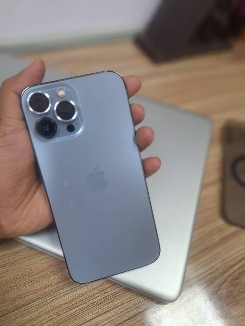 Apple iPhone 13 Pro Max 3