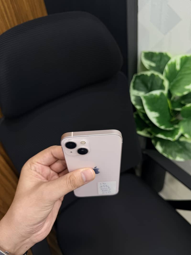 Apple iPhone 13 1