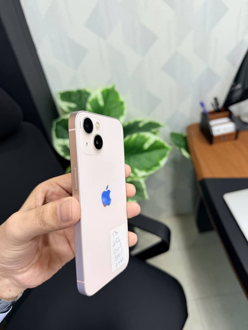 Apple iPhone 13 2
