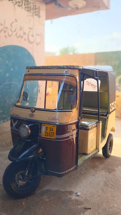 Rickshaw 2016 model 10/10 sirf colour utra hao he thora boht