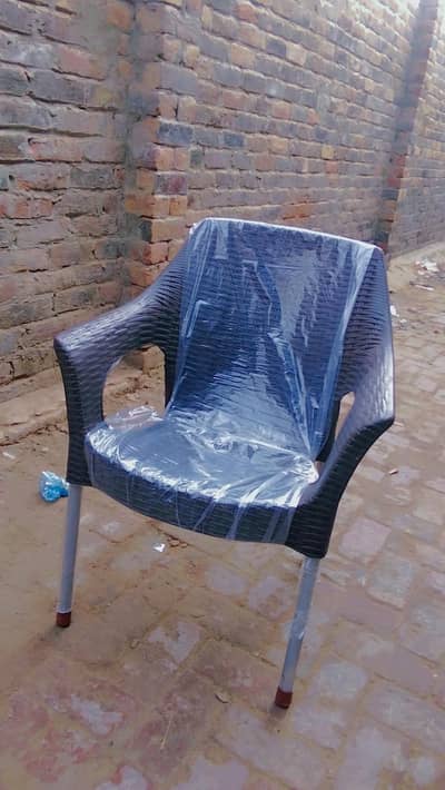 Plastic chairs - Chairs - Pure Plastic Chairs -  Cheap Price Chair