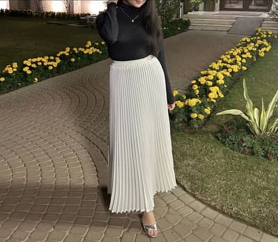Long, high-waisted pleated maxi skirt