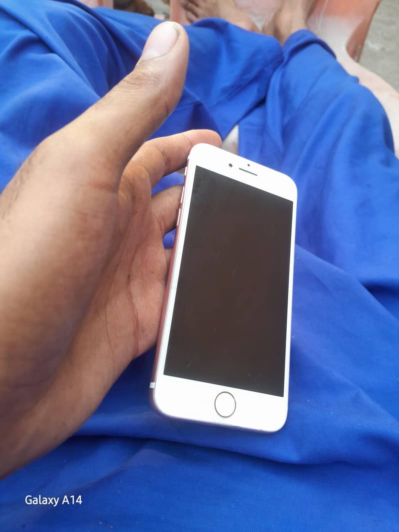 Apple iPhone 7 2