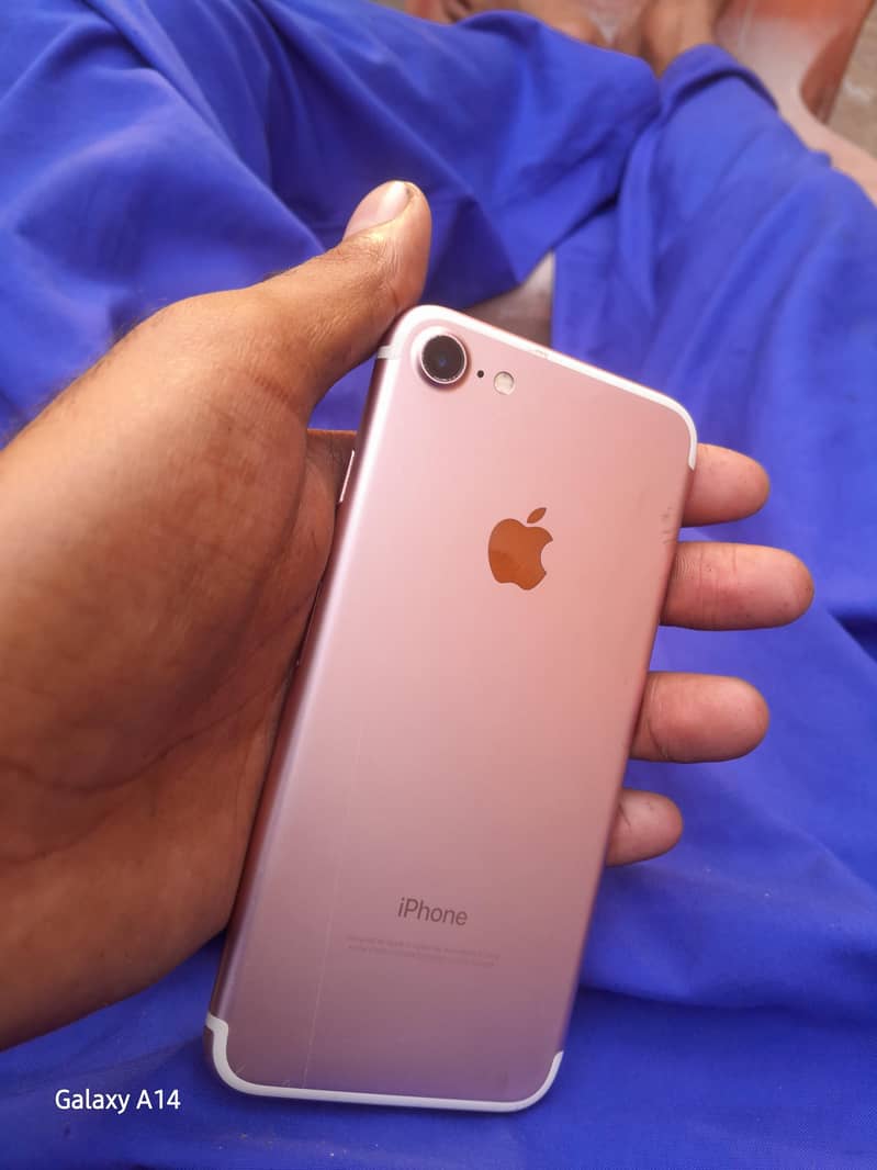 Apple iPhone 7 3