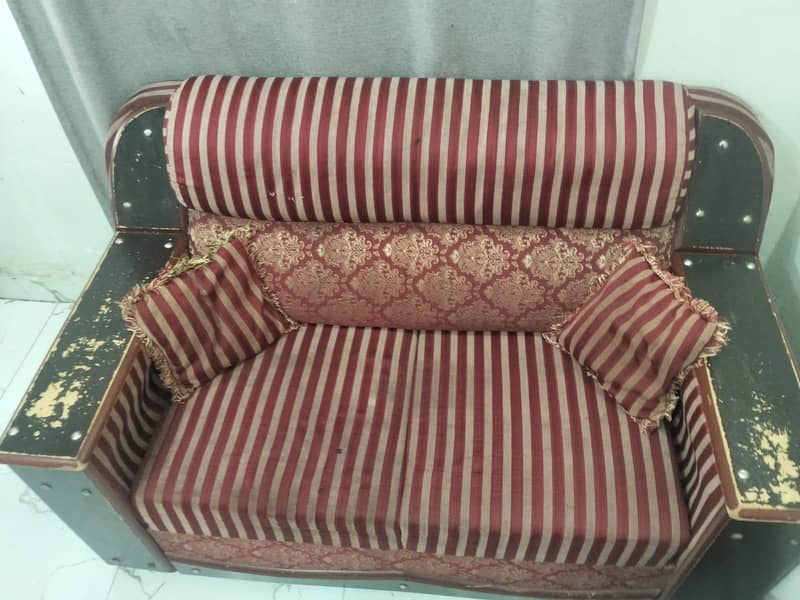 3seater sofas with 3 small cushion 3