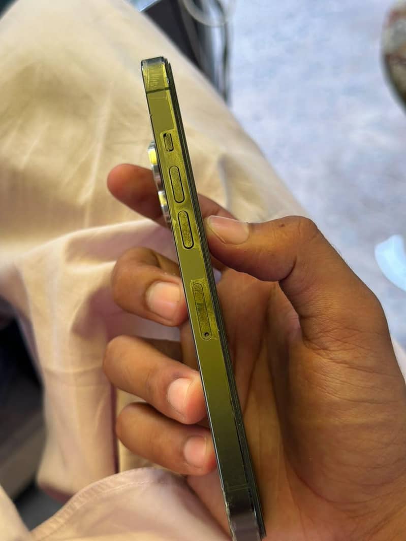 Apple iPhone 13 Pro 2
