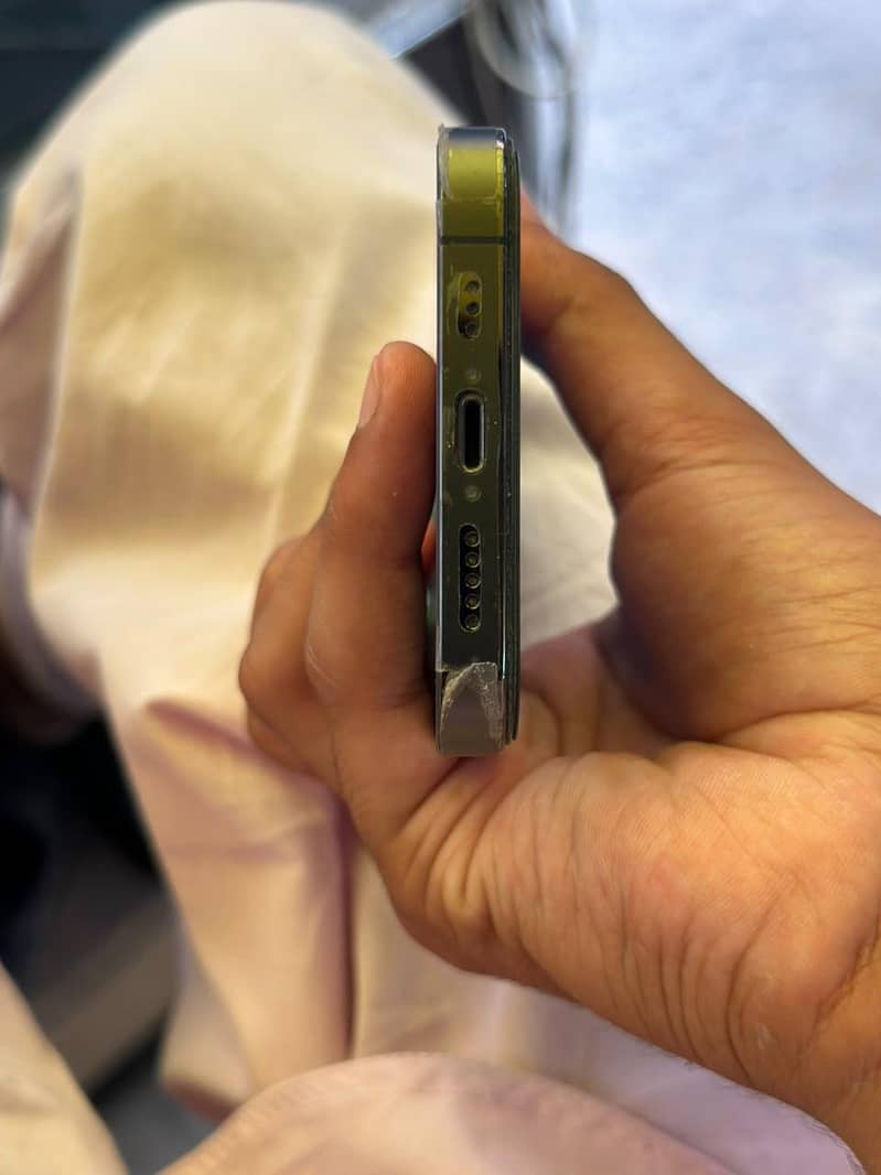 Apple iPhone 13 Pro 4