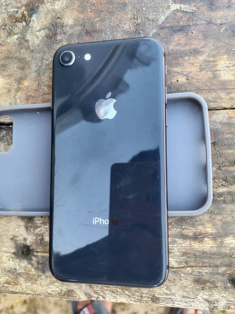 Apple iPhone 8 1