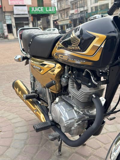 Honda 125 selfstart Gold Edition