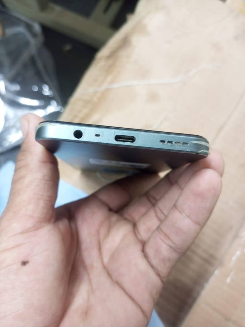 Realme C61 4