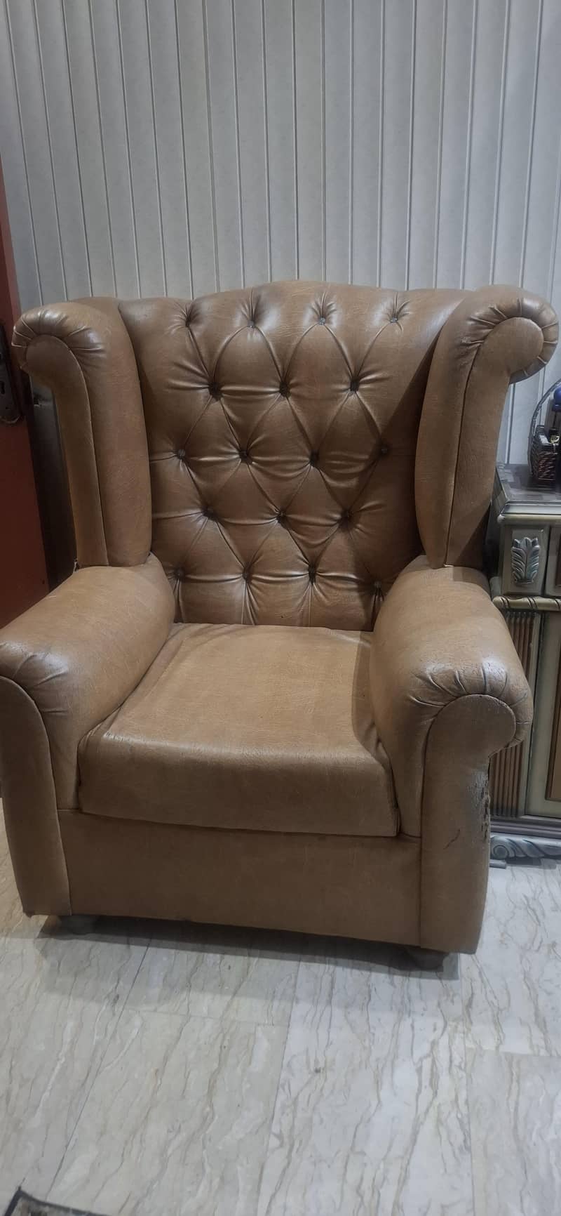 2 sofa chairs 4