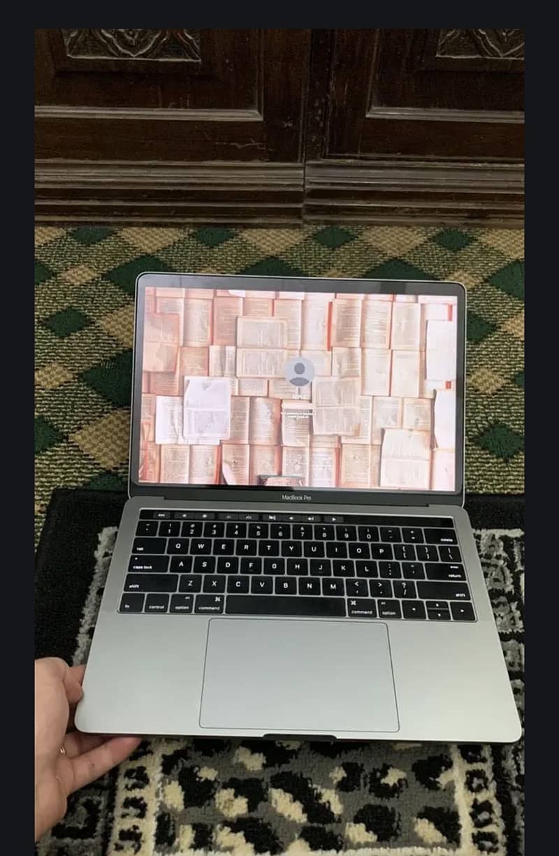 Macbook Pro 2017 (touch bar) 1