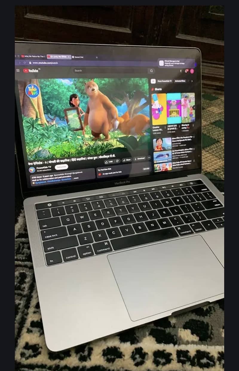 Macbook Pro 2017 (touch bar) 2