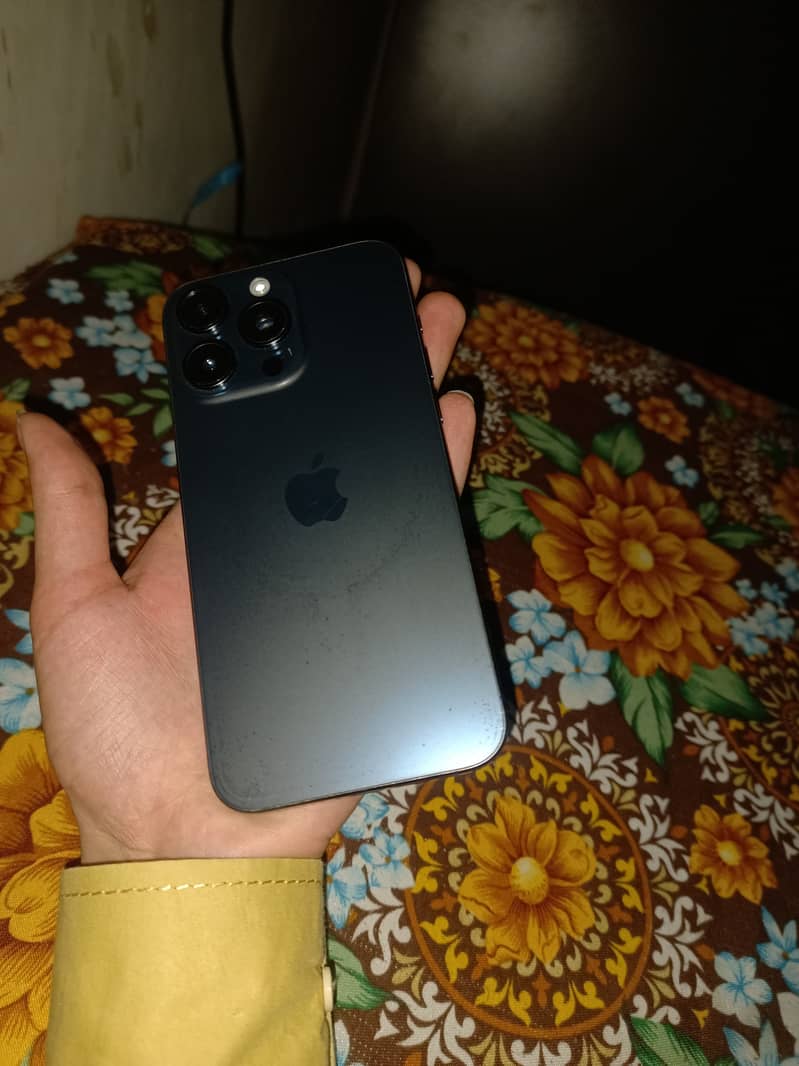 Apple iPhone 15 Pro Max 3