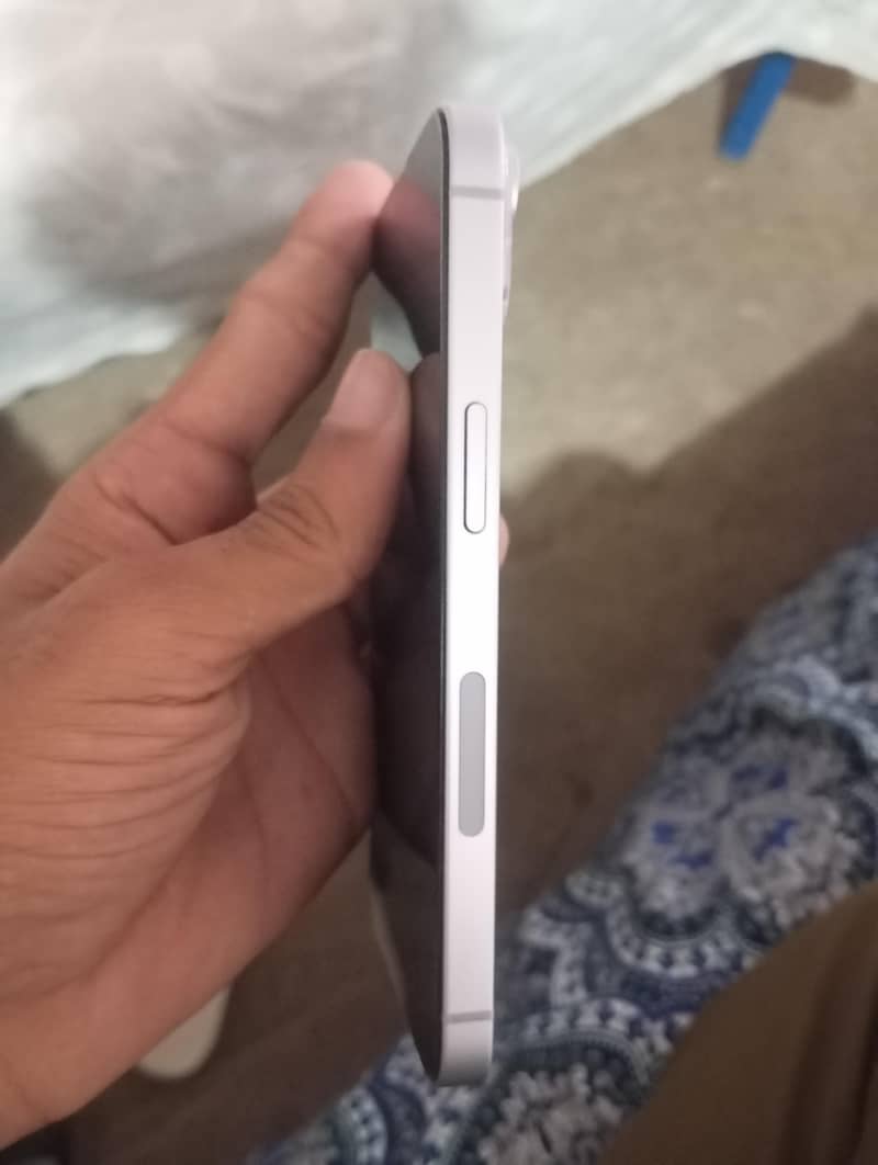 Apple iPhone 14 3