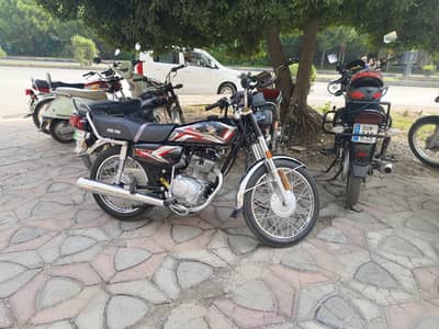 honda 125 brand new hai just 4100 chla hai foub saman k sath