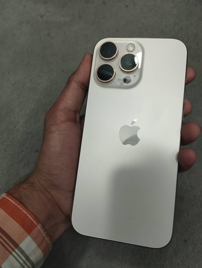 Apple iPhone 16 Pro Max 0
